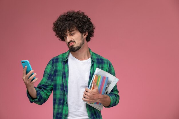 Jovem não gosta de conexão com a internet