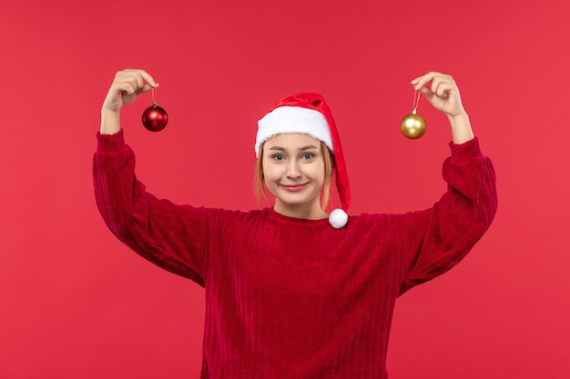 Jovem, vista frontal, com brinquedos de natal, emoções, feriado de natal