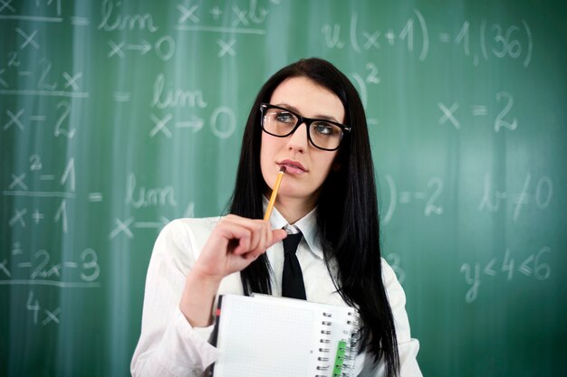 Jovens alunos na sala de aula