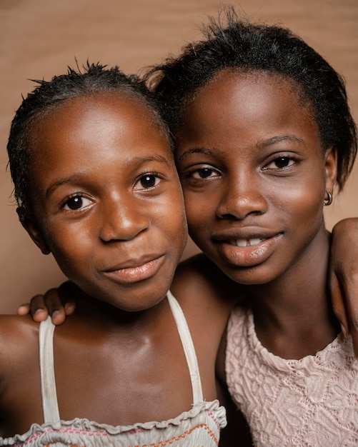 Foto grátis jovens irmãs africanas