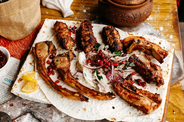 Kebab em cima da mesa