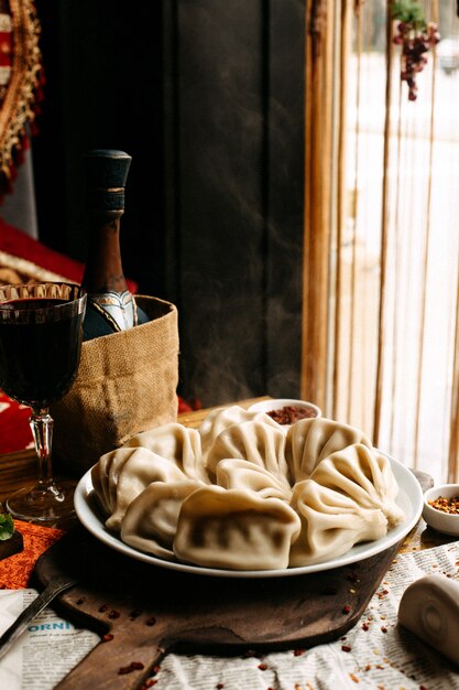 Khinkali da Geórgia em cima da mesa