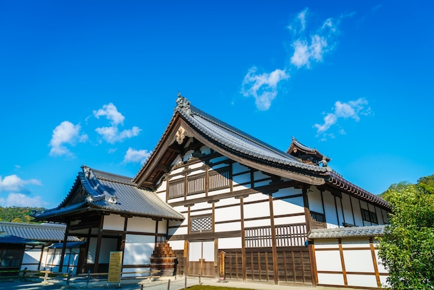 Kinkakuji Temple &quot;O pavilhão dourado&quot; em Kyoto, Japão