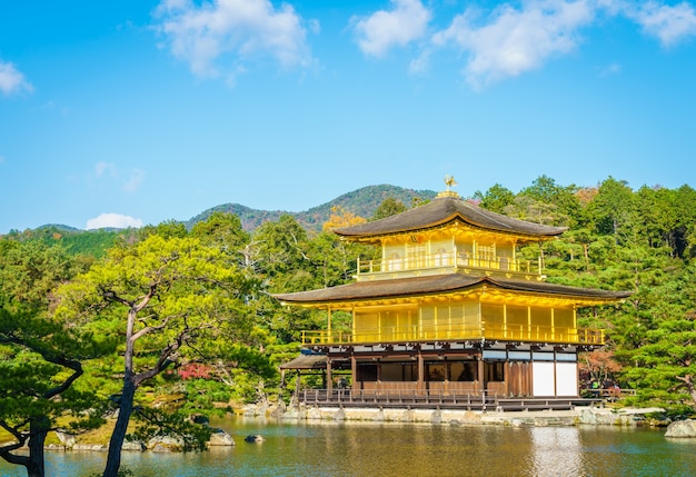 Kinkakuji Temple &quot;O pavilhão dourado&quot; em Kyoto, Japão