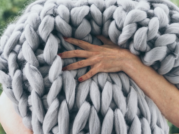 Lã de merino feita à mão grande manta. close-up, de, cobertor malha, merino, lã, fundo Foto Premium