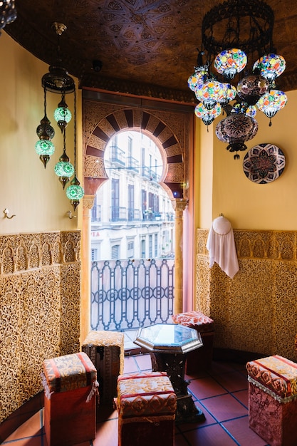 Lâmpadas em restaurante árabe