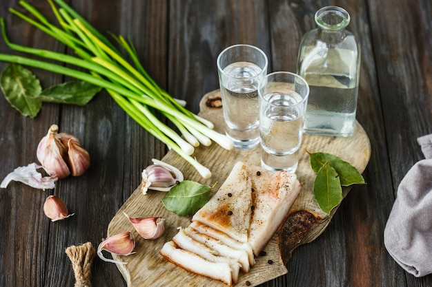 lanche tradicional em superfície de madeira