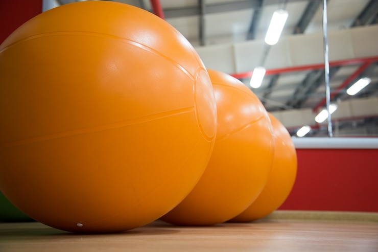 Foto grátis laranja bolas insufláveis