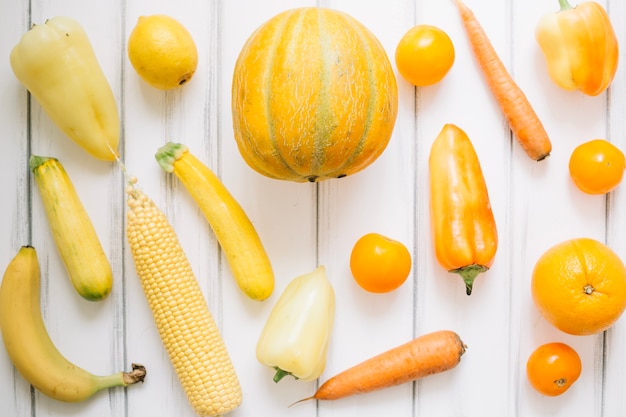 Foto grátis legumes amarelos e laranja