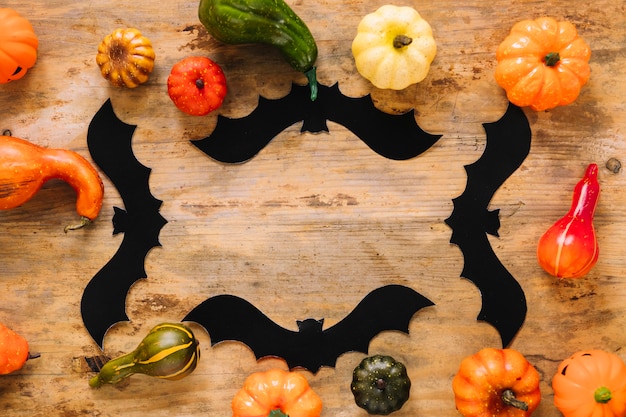 Foto grátis legumes coloridos e morcegos de halloween