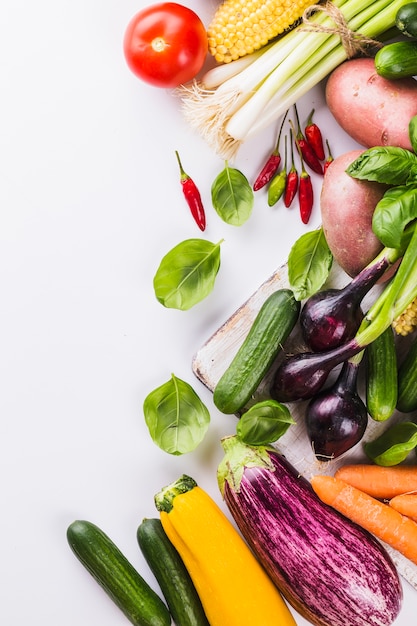 Foto grátis legumes frescos e ervas