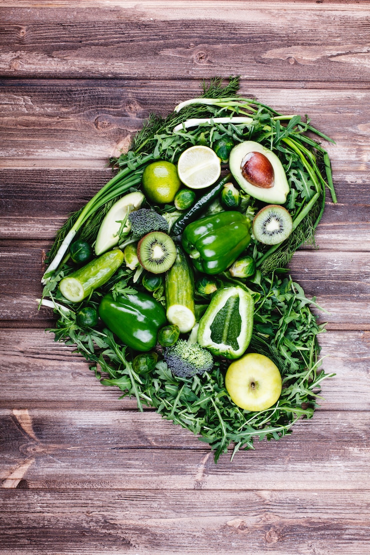 Foto grátis legumes frescos, frutas e hortaliças. vida saudável e comida.