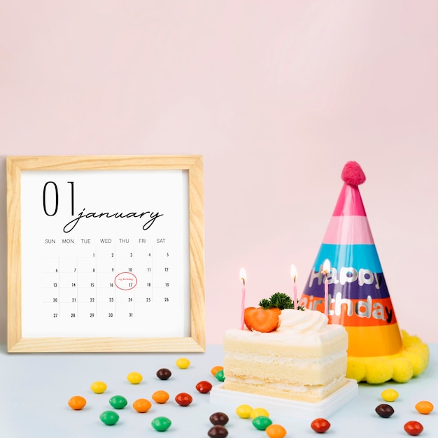 Lembretes de aniversário no calendário e bolo