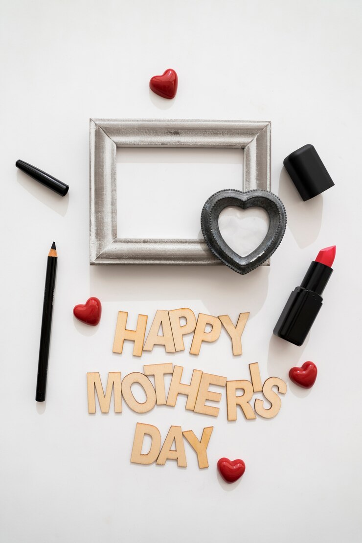 Foto grátis letra feliz do dia de mãe com batom e eyeliner