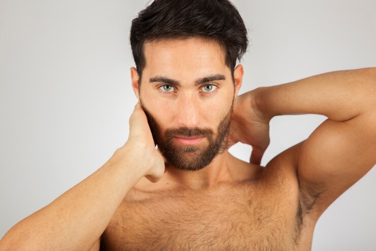Foto grátis levantamento de homem interessante