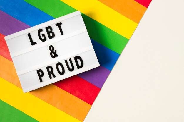 Lgbt e conceito orgulhoso com cores do arco-íris