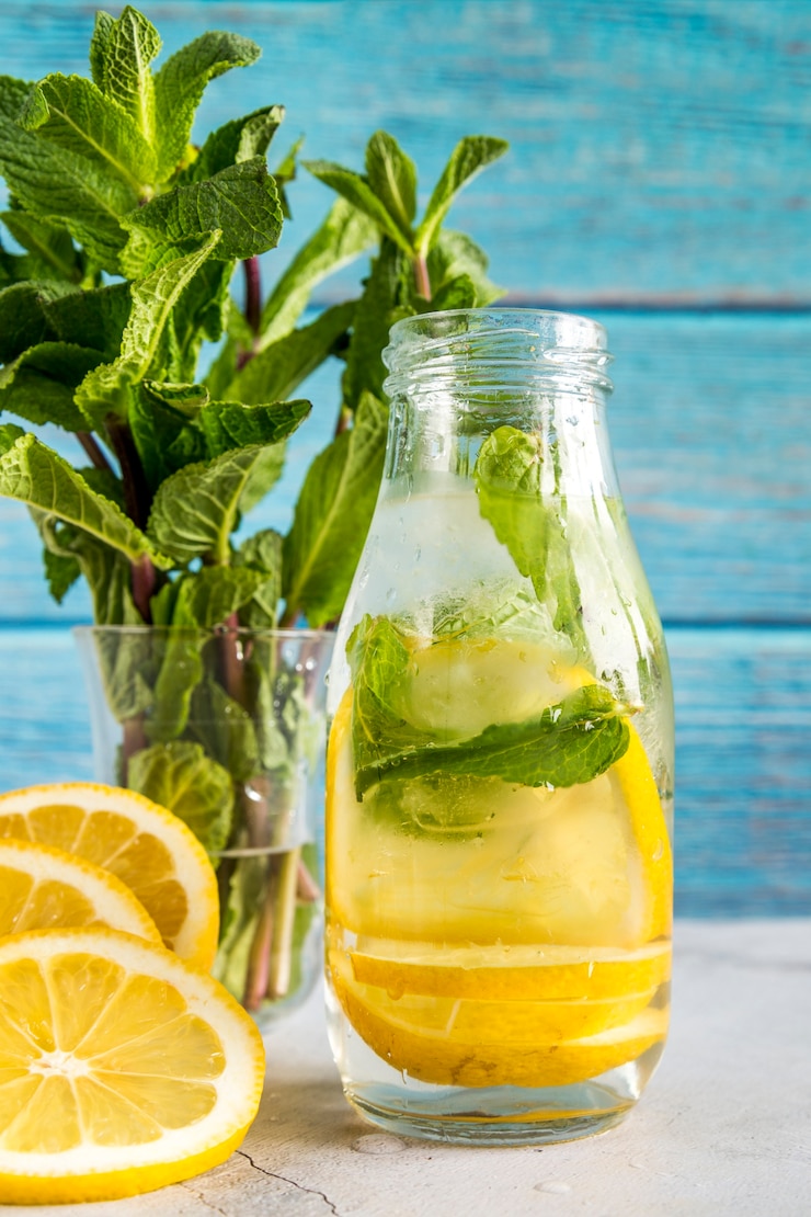 Foto grátis limonada ainda vida para o verão