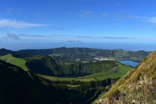 Foto grátis linda cratera da caldeira nas sete cidades são miguel nos açores