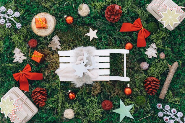 Linda decoração de natal na grama