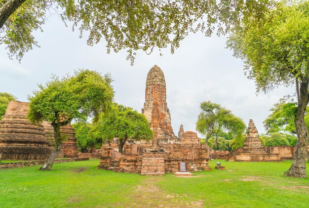 linda e antiga arquitetura histórica de Ayutthaya na Tailândia