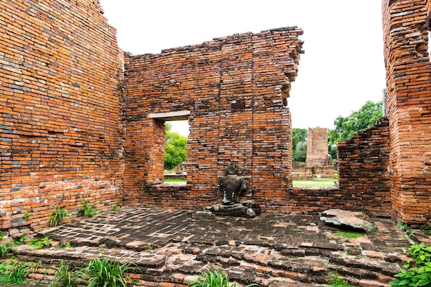 linda e antiga arquitetura histórica de Ayutthaya na Tailândia