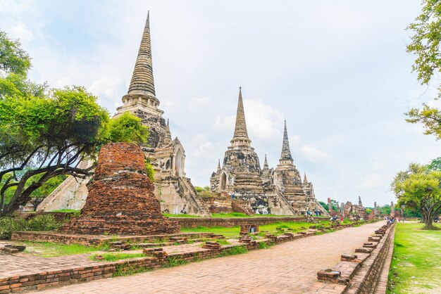 linda e antiga arquitetura histórica de Ayutthaya na Tailândia