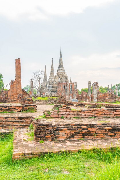 linda e antiga arquitetura histórica de Ayutthaya na Tailândia