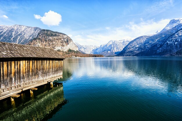 Linda vila de Hallstatt no Lago Hallstatt, na Áustria