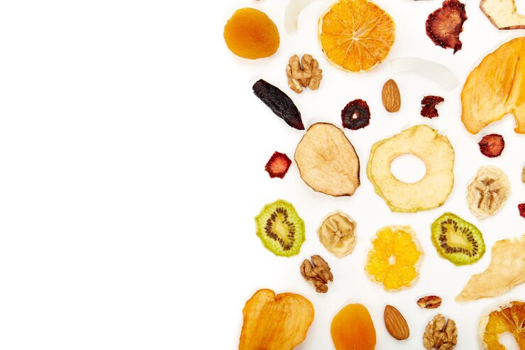 Foto grátis lindas frutas secas e nozes empilhadas