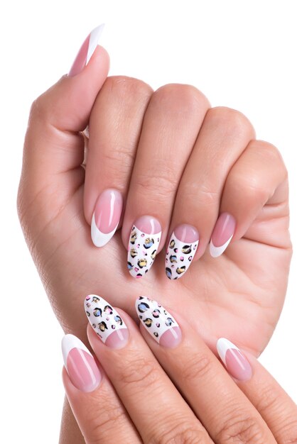 Lindas unhas de mulher com linda manicure francesa