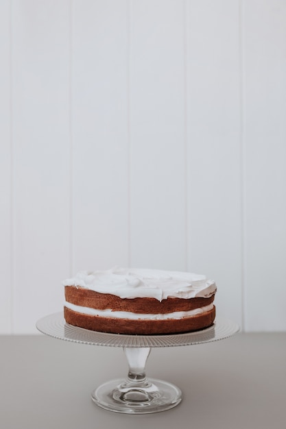 Foto grátis lindo bolo de casamento com fundo branco