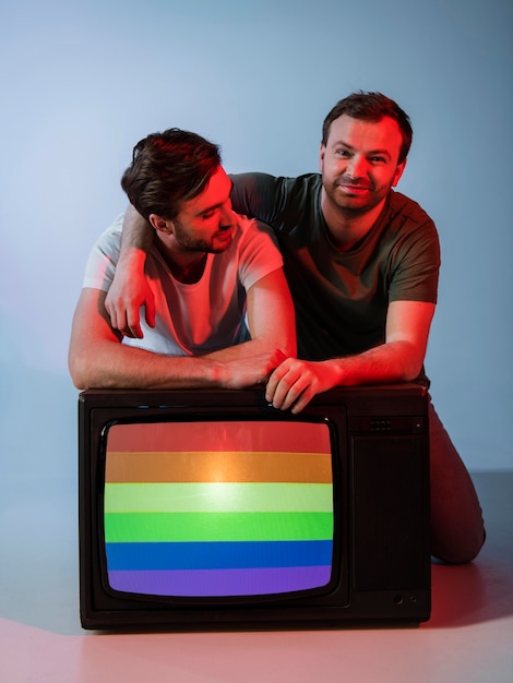 Foto grátis lindo casal de gays