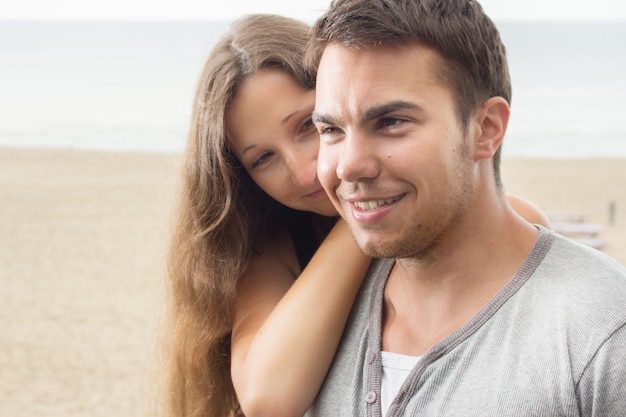 Lindo casal na praia