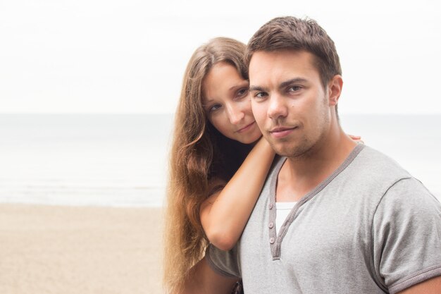 Lindo casal na praia