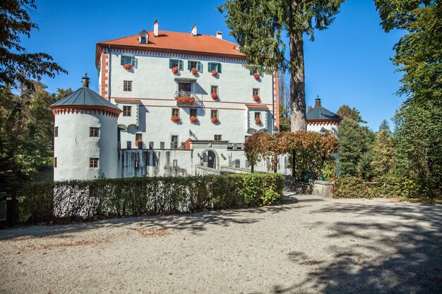 Lindo castelo Sneznik em Sneznik, Eslovênia