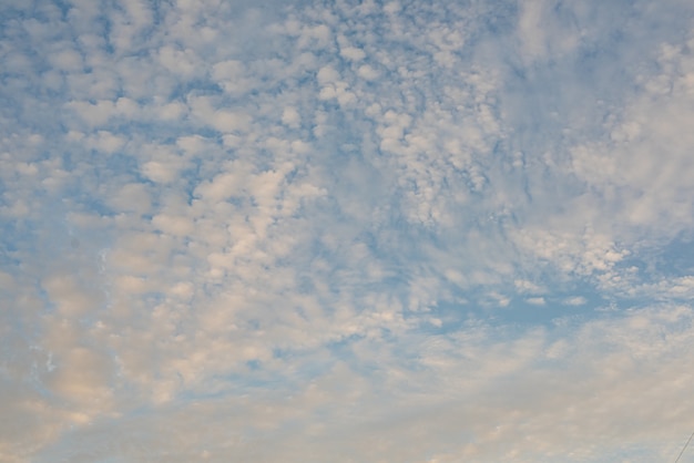 Lindo céu com nuvens