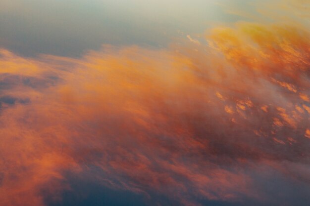 Lindo céu durante o amanhecer