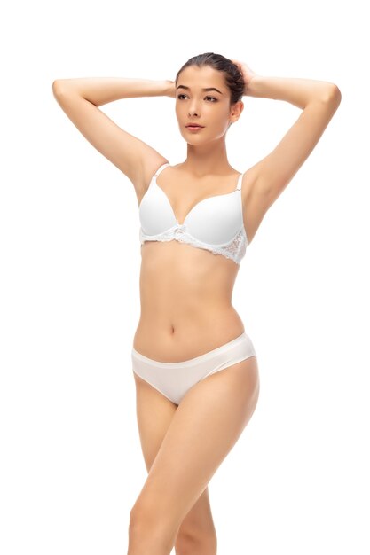 Lindo corpo feminino isolado no branco