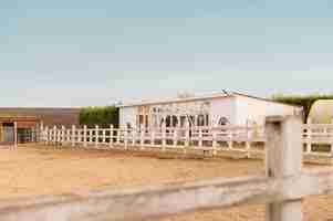 Foto grátis lindo estábulo de fazenda rural