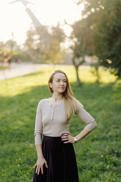 Lindo retrato de menina de outono