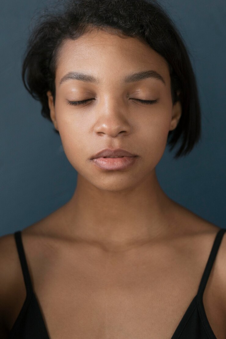 Foto grátis lindo retrato de mulher isolada