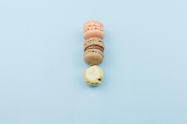 Foto grátis linha de macaroons saborosos