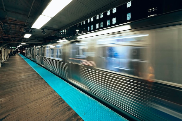 Linha de trem para Chicago Loop em Chicago