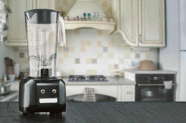 Foto grátis liquidificador e mesa de madeira na cozinha. faça smoothies