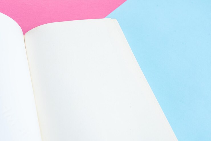 Foto grátis livro de papel físico em close-up de fundo