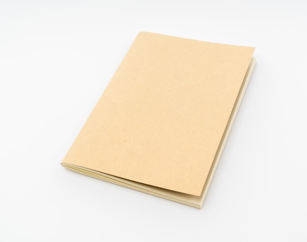 livro de papel reciclado no fundo branco.