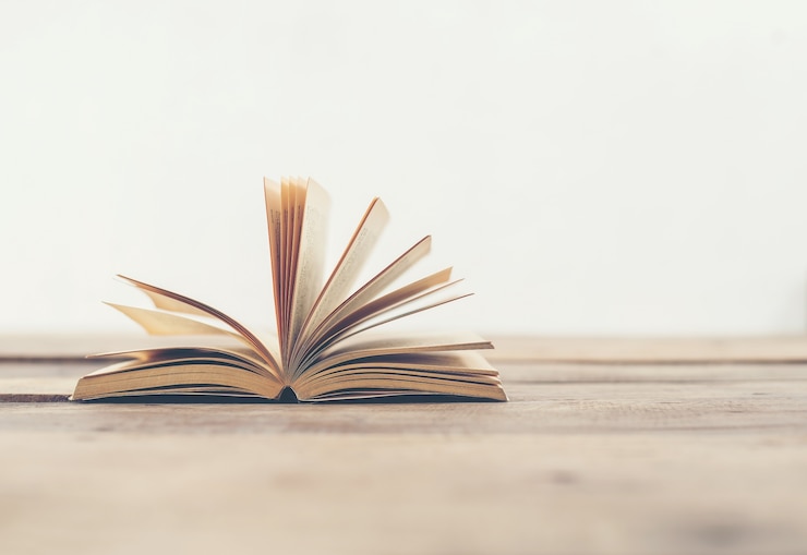 Foto grátis livro virar as páginas
