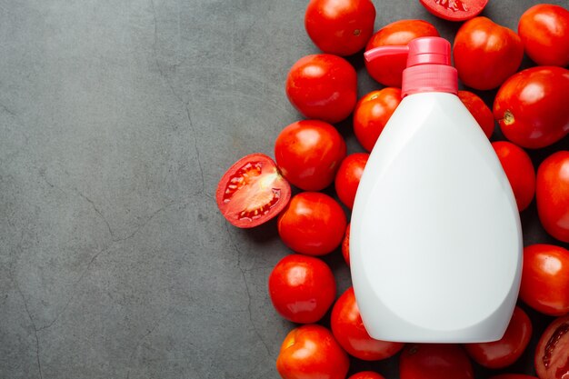 Loção de tomate para a pele do corpo