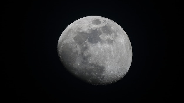 Foto grátis lua gibosa crescente