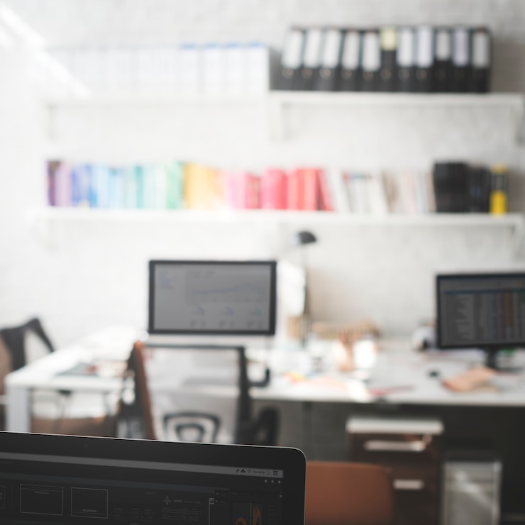 Foto grátis lugar de trabalho de conceito de interior de escritório de trabalho